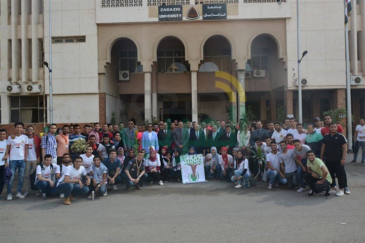 رئيس جامعة الزقازيق يشارك في مبادرة لتشجير الحرم الجامعي