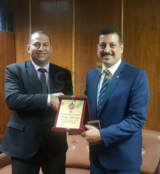 نقابة الإعلاميين تكرم المتحدث الإعلامى للكهرباء