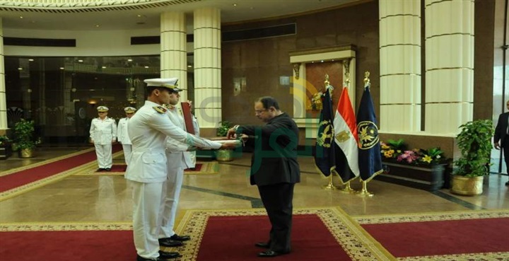وزير الداخلية يشهد تخريج دفعة من الضباط المتخصصين