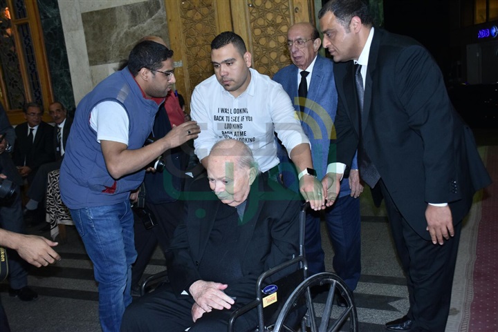 بالصور.. نجوم الفن فى عزاء شقيق المخرج الكبير جلال الشرقاوى بالصور.. نجوم الفن فى عزاء شقيق المخرج الكبير جلال الشرقاوى