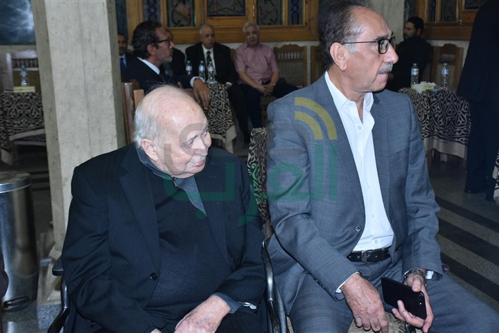 بالصور.. نجوم الفن فى عزاء شقيق المخرج الكبير جلال الشرقاوى بالصور.. نجوم الفن فى عزاء شقيق المخرج الكبير جلال الشرقاوى