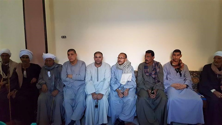 بالصور.. وقائع الصلح الثأري بين عائلين بديوان "آل غلاب" بفرشوط