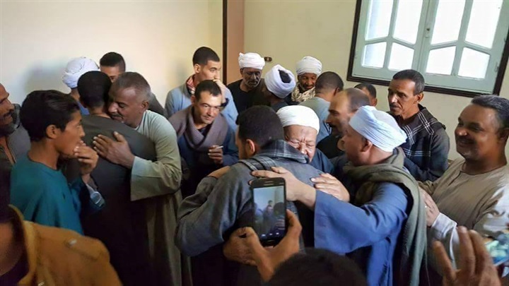 بالصور.. وقائع الصلح الثأري بين عائلين بديوان "آل غلاب" بفرشوط