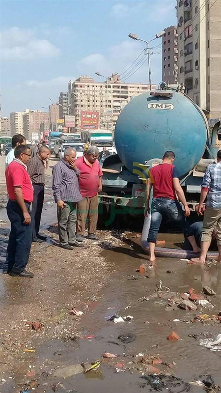 ‎إعادة  فتح الطريق بشارع 15 مايو فى شبرا الخيمة عقب إنفجار ماسورة مياة