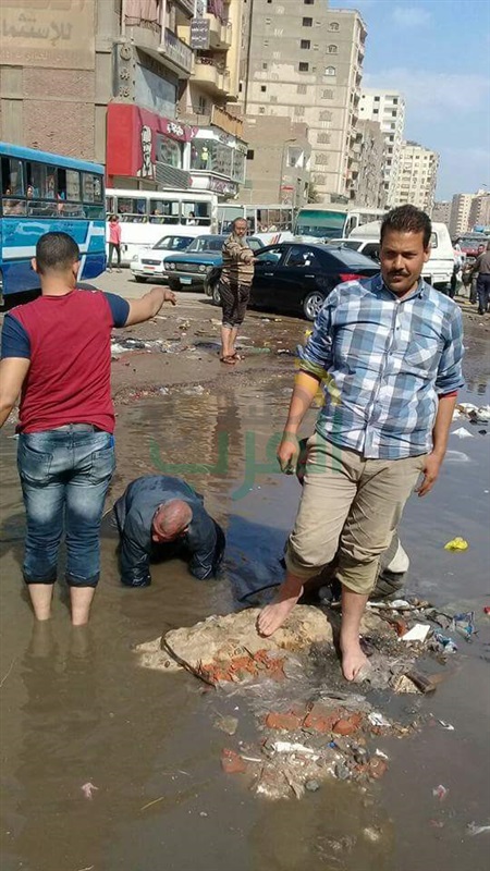 ‎إعادة  فتح الطريق بشارع 15 مايو فى شبرا الخيمة عقب إنفجار ماسورة مياة