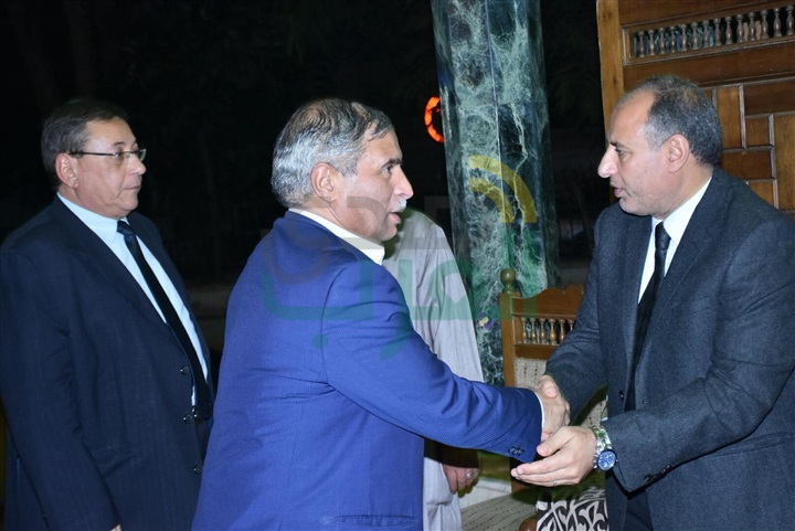 بالصور.. عزاء شقيق محافظ الاسكندرية بحضور ابراهيم محلب بمسجد عمر مكرم بوسط البلد بالصور.. عزاء شقيق محافظ الاسكندرية بحضور ابراهيم محلب بمسجد عمر مكرم بوسط البلد