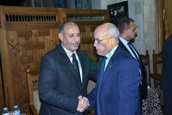 بالصور.. عزاء شقيق محافظ الاسكندرية بحضور ابراهيم محلب بمسجد عمر مكرم بوسط البلد بالصور.. عزاء شقيق محافظ الاسكندرية بحضور ابراهيم محلب بمسجد عمر مكرم بوسط البلد