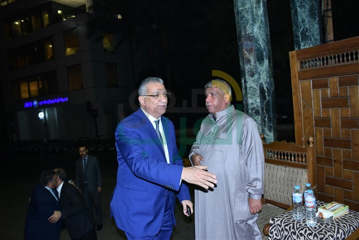 بالصور.. عزاء شقيق محافظ الاسكندرية بحضور ابراهيم محلب بمسجد عمر مكرم بوسط البلد بالصور.. عزاء شقيق محافظ الاسكندرية بحضور ابراهيم محلب بمسجد عمر مكرم بوسط البلد