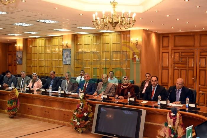 محافظ الشرقية يشدد على سرعة الإنتهاء من هيكلة العاملين بقطاع التعليم 