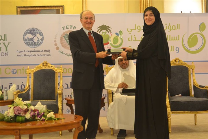 بالصور....استاذ بجامعة كفر الشيخ تشارك في المؤتمر الدولي لسلامة الغذاء بالسعودية