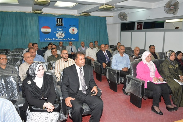 بالصور محافظ سوهاج يلتقى بمسئولي مديرية التربية والتعليم بقاعة الاجتماعات بسوهاج بالصور محافظ سوهاج يلتقى بمسئولي مديرية التربية والتعليم بقاعة الاجتماعات بسوهاج