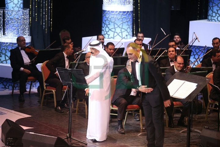 بالصور.. الكويتى "عبد الله الرويشد" يفتتح حفله باغنية مصر التي في خاطري بالصور.. الكويتى "عبد الله الرويشد" يفتتح حفله باغنية مصر التي في خاطري