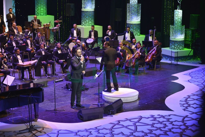 بالصور.. رامي عياش يبدأ حفلة ضمن احتفالات الموسيقى العربية بالصور.. رامي عياش يبدأ حفلة ضمن احتفالات الموسيقى العربية