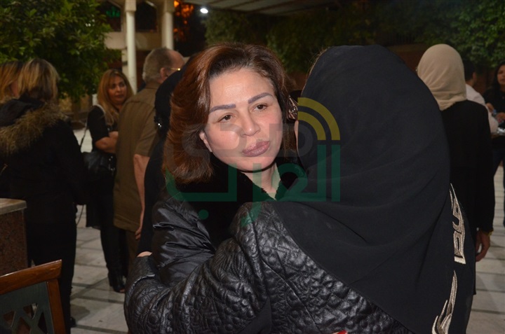 بالصور .. نجوم الفن والاعلام في يواسون شهيرة وأسرتها في وفاة شقيقها بالصور .. نجوم الفن والاعلام في يواسون شهيرة وأسرتها في وفاة شقيقها