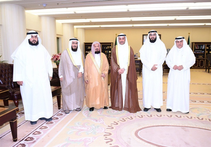 رئيس مجلس الأمه الكويتي يستقبل الشيخ عبدالله المنيع رئيس مجلس الأمه الكويتي يستقبل الشيخ عبدالله المنيع