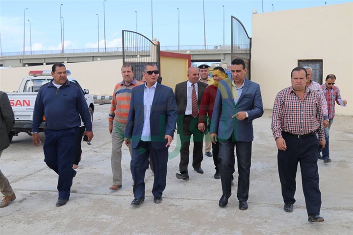 بالصور.. محافظ كفر الشيخ يتفقد أعمال تكاسي بوغاز البرلس