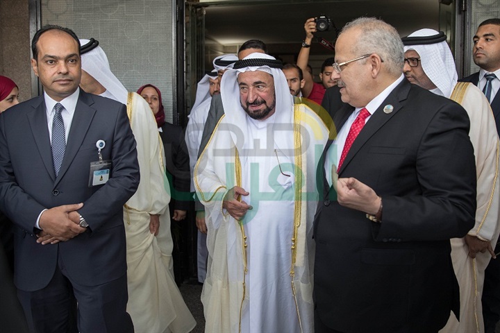 حاكم الشارقة يزور معهد الأورام القومي في القاهرة