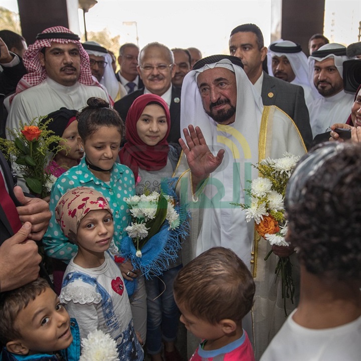 حاكم الشارقة يزور معهد الأورام القومي في القاهرة
