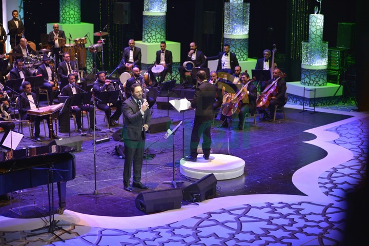 بالصور.. رامي عياش يبدأ حفلة ضمن احتفالات الموسيقى العربية بالصور.. رامي عياش يبدأ حفلة ضمن احتفالات الموسيقى العربية