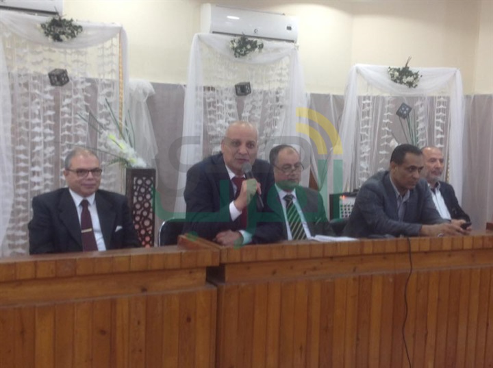 بالصور..تكريم مدير مستشفي كفر الشيخ العام لاحالته للتقاعد