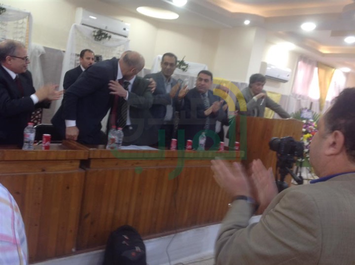 بالصور..تكريم مدير مستشفي كفر الشيخ العام لاحالته للتقاعد