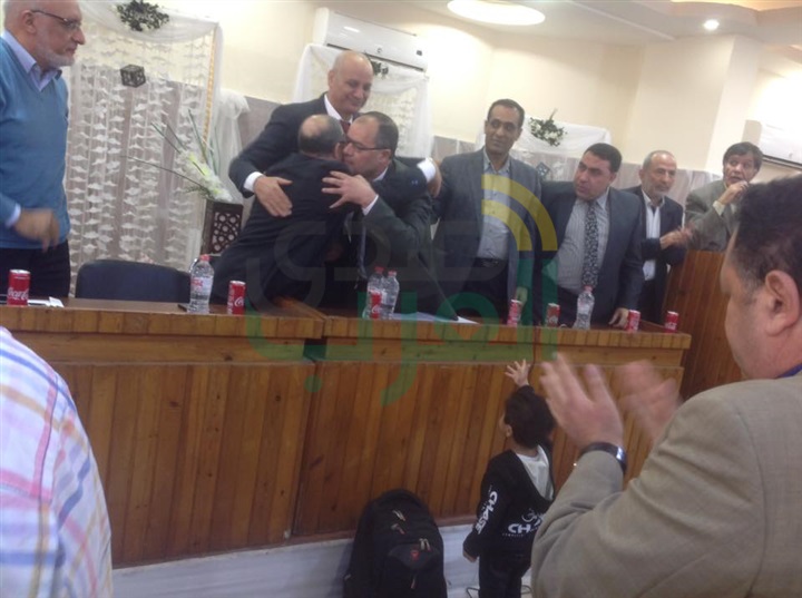 بالصور..تكريم مدير مستشفي كفر الشيخ العام لاحالته للتقاعد