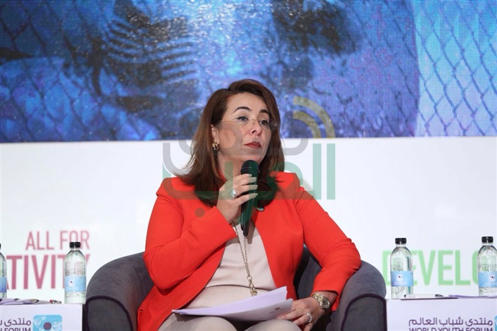 والي: تستعرض جهود الحكومة في استضافة اللاجئين .. وتؤكد: "لا نقول لاجئ ونفتح مدارسنا ومستشفياتنا للأشقاء"