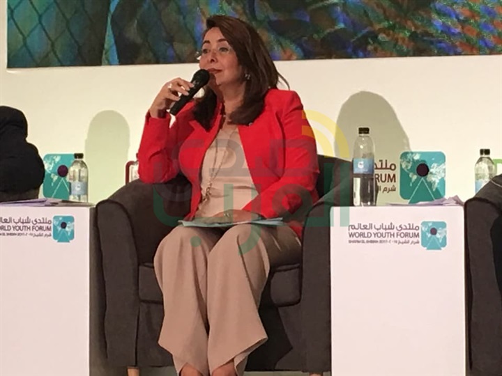 والي: تستعرض جهود الحكومة في استضافة اللاجئين .. وتؤكد: "لا نقول لاجئ ونفتح مدارسنا ومستشفياتنا للأشقاء"