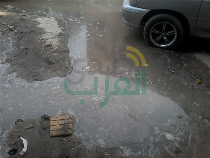 بالصور...كسر ماسورة مياة يتسبب فى غرق نادى بنها الرياضى