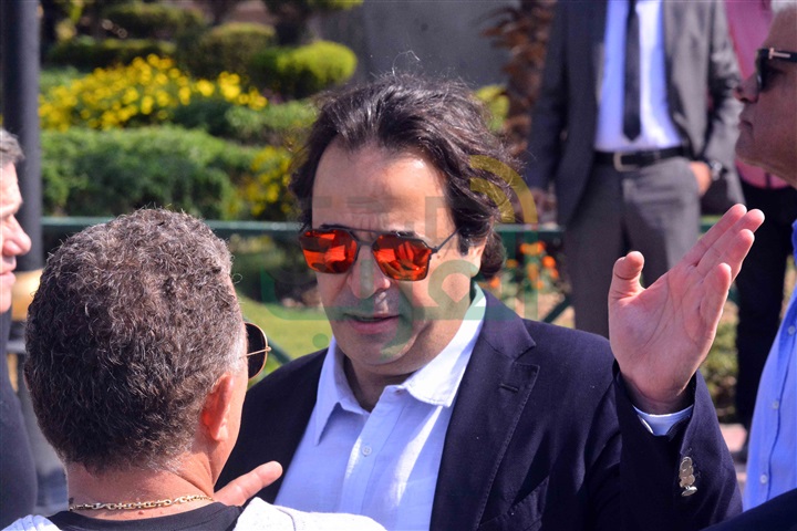 بالصور.. نجوم الفن والإعلام ومشاهير رجال الأعمال يشاركون عباس أبو الحسن تشييع جنازة والدته بالصور.. نجوم الفن والإعلام ومشاهير رجال الأعمال يشاركون عباس أبو الحسن تشييع جنازة والدته