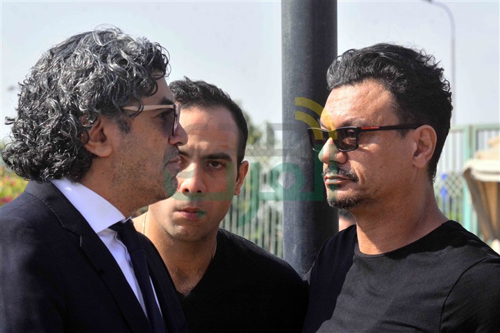 بالصور.. نجوم الفن والإعلام ومشاهير رجال الأعمال يشاركون عباس أبو الحسن تشييع جنازة والدته بالصور.. نجوم الفن والإعلام ومشاهير رجال الأعمال يشاركون عباس أبو الحسن تشييع جنازة والدته