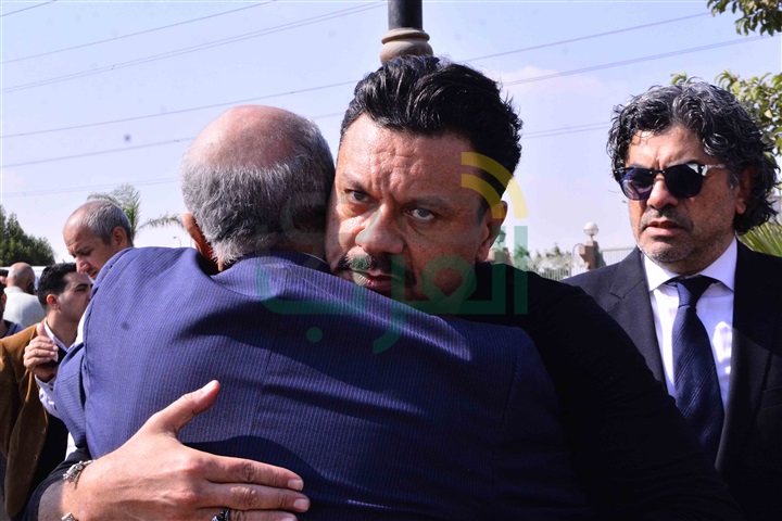 بالصور.. نجوم الفن والإعلام ومشاهير رجال الأعمال يشاركون عباس أبو الحسن تشييع جنازة والدته بالصور.. نجوم الفن والإعلام ومشاهير رجال الأعمال يشاركون عباس أبو الحسن تشييع جنازة والدته