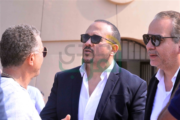 بالصور.. نجوم الفن والإعلام ومشاهير رجال الأعمال يشاركون عباس أبو الحسن تشييع جنازة والدته بالصور.. نجوم الفن والإعلام ومشاهير رجال الأعمال يشاركون عباس أبو الحسن تشييع جنازة والدته
