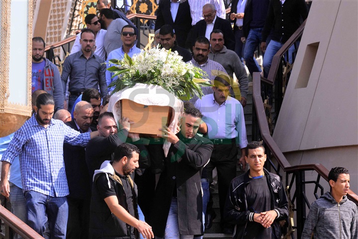 بالصور.. نجوم الفن والإعلام ومشاهير رجال الأعمال يشاركون عباس أبو الحسن تشييع جنازة والدته بالصور.. نجوم الفن والإعلام ومشاهير رجال الأعمال يشاركون عباس أبو الحسن تشييع جنازة والدته
