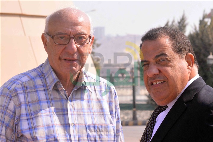 بالصور.. نجوم الفن والإعلام ومشاهير رجال الأعمال يشاركون عباس أبو الحسن تشييع جنازة والدته بالصور.. نجوم الفن والإعلام ومشاهير رجال الأعمال يشاركون عباس أبو الحسن تشييع جنازة والدته