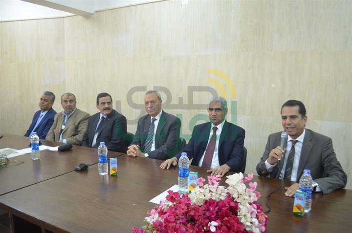 محافظ قنا ورئيس جامعة جنوب الوادي يفتتحان مبني بيت الطلاب