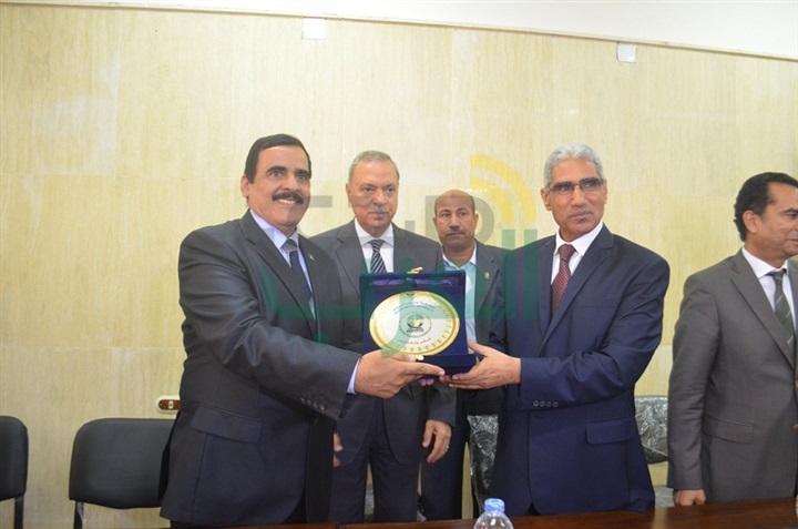 محافظ قنا ورئيس جامعة جنوب الوادي يفتتحان مبني بيت الطلاب