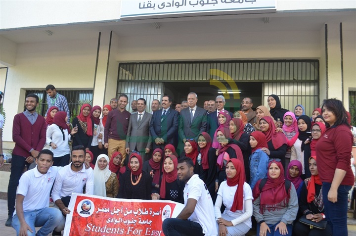 محافظ قنا ورئيس جامعة جنوب الوادي يفتتحان مبني بيت الطلاب