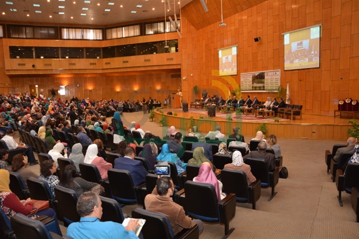 محافظ أسيوط ورئيس الجامعة  يشهدان انطلاق مؤتمر الطب التكاملي