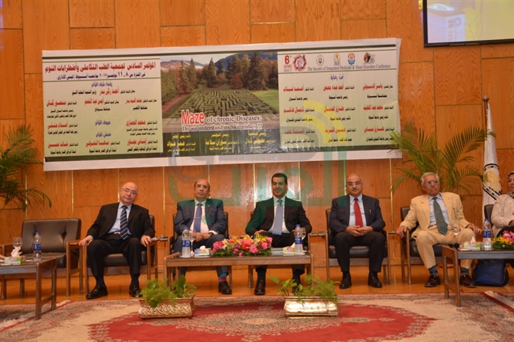 محافظ أسيوط ورئيس الجامعة  يشهدان انطلاق مؤتمر الطب التكاملي