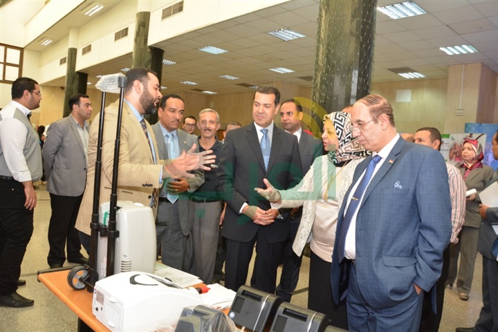 افتتاح معرض طبي فني ثقافي ضمن وقائع المؤتمر السنوي للطب بأسيوط