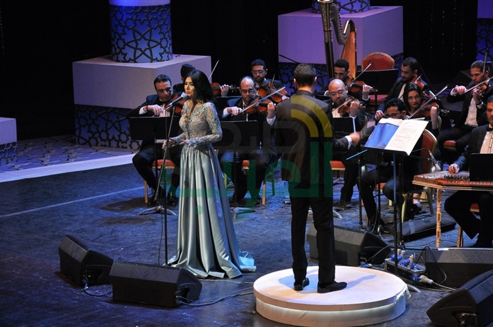 بالصور.. السورية "رويدا عطية" تبدأ حفلها الآن ضمن فعاليات مهرجان الموسيقى العربية بالصور.. السورية "رويدا عطية" تبدأ حفلها الآن ضمن فعاليات مهرجان الموسيقى العربية