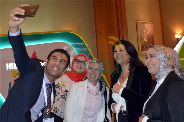  بالصور.. تكريم منى الشاذلي وعمداء المعهد القومي السابقين في اليوبيل الذهبي بالصور.. تكريم منى الشاذلي وعمداء المعهد القومي السابقين في اليوبيل الذهبي