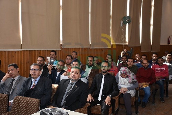 وزير القوى العاملة ومحافظ الشرقية يشهدان مبادرة "مصر أمانة بين إيديك "
