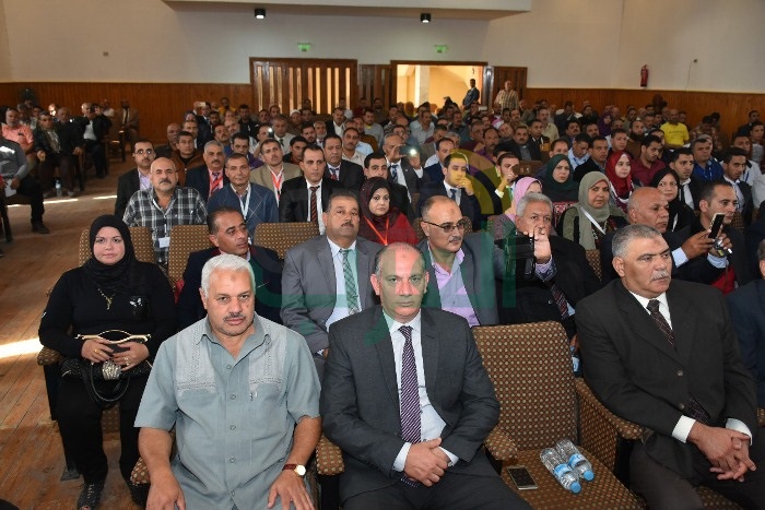 وزير القوى العاملة ومحافظ الشرقية يشهدان مبادرة "مصر أمانة بين إيديك "