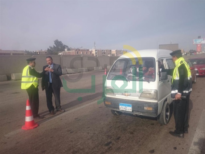 بالصور.. ضبط 7018 مخالفة و11 "حشاش" فى حملة على الطرق السريعة