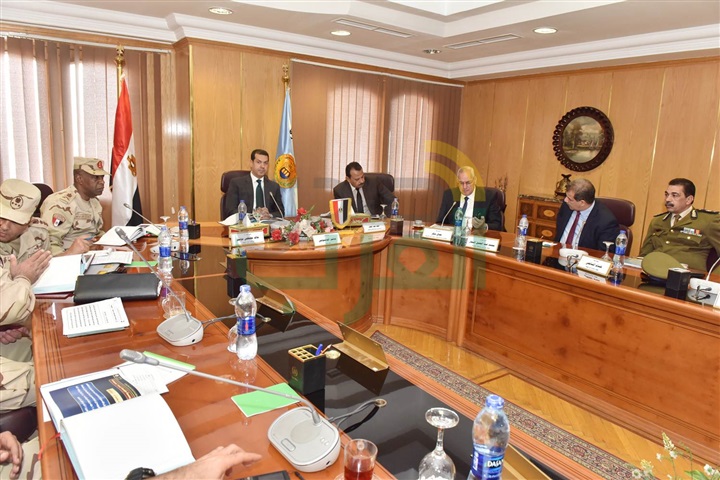 محافظ أسيوط يستعرض الخطوات التنفيذية لمشروع التدريب العملى المشترك صقر"19" لمجابهة الازمات والكوارث بالمحافظة