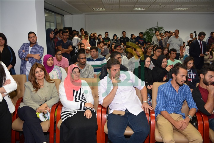 تكريم النجم حكيم فى اﻻكاديمية البحرية بالقرية الذكية تكريم النجم حكيم فى اﻻكاديمية البحرية بالقرية الذكية