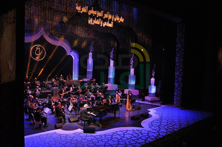 عمر خيرت و امينه خيرت ومحمد الشرنوبى فى ليله من ليالى مهرجان الموسيقى العربيه 