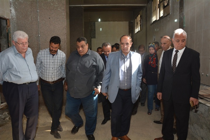 رئيس جامعة أسيوط فى جولة تفقدية داخل المدينة الجامعية